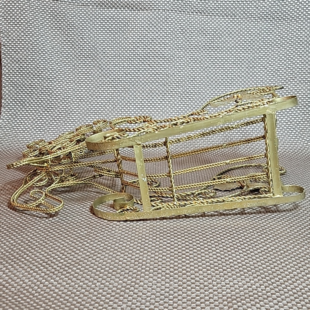 Vintage Gold Twisted Metal Reindeer and Sleigh. Large 18" x 13.5" x 5.75 - Picture 4 of 7
